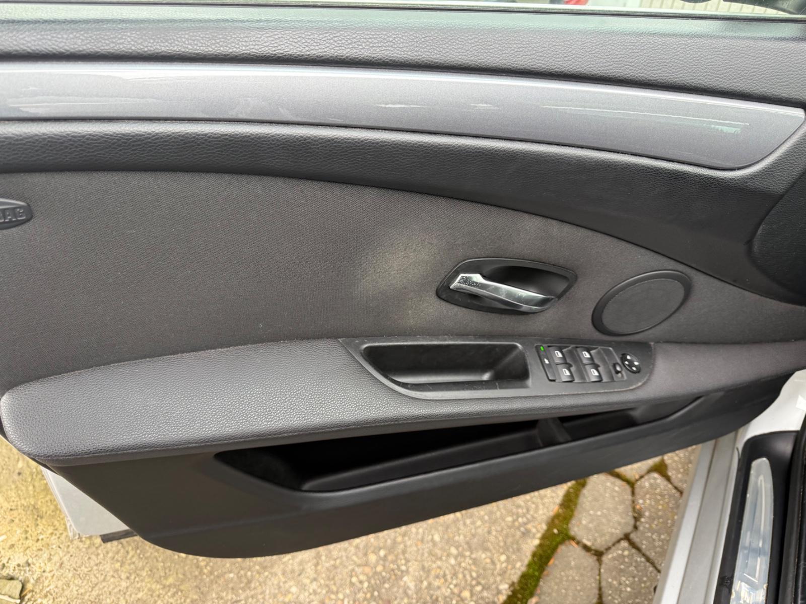 BMW 520 2010 — photo 16