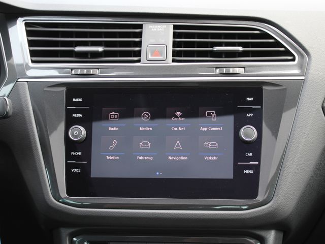 Tiguan 2,0 TDI 4M R-Line PanoD*Navi*AHK*19"Alu