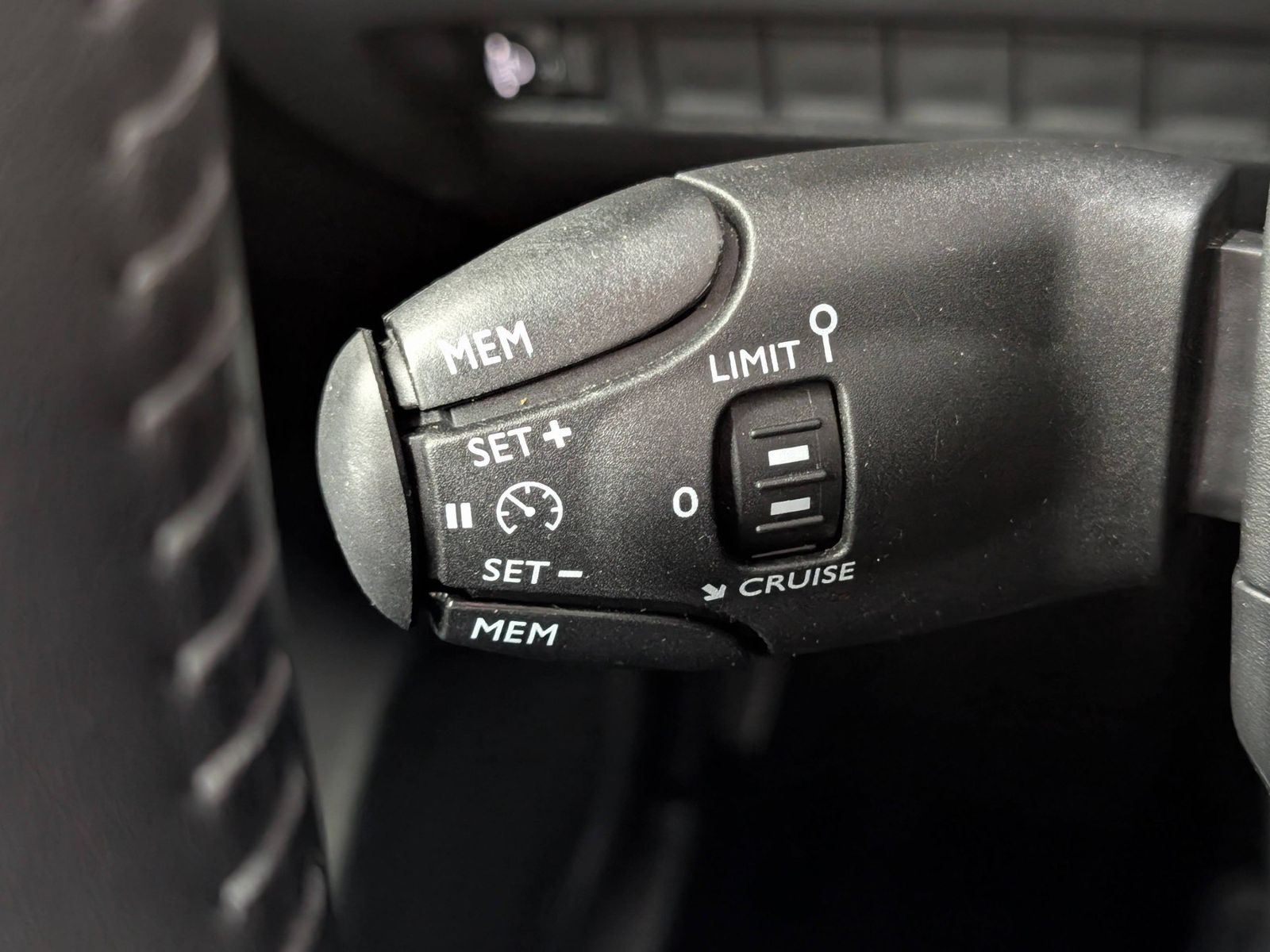 PEUGEOT 208 1.2 Active LED Klima – Bild 28