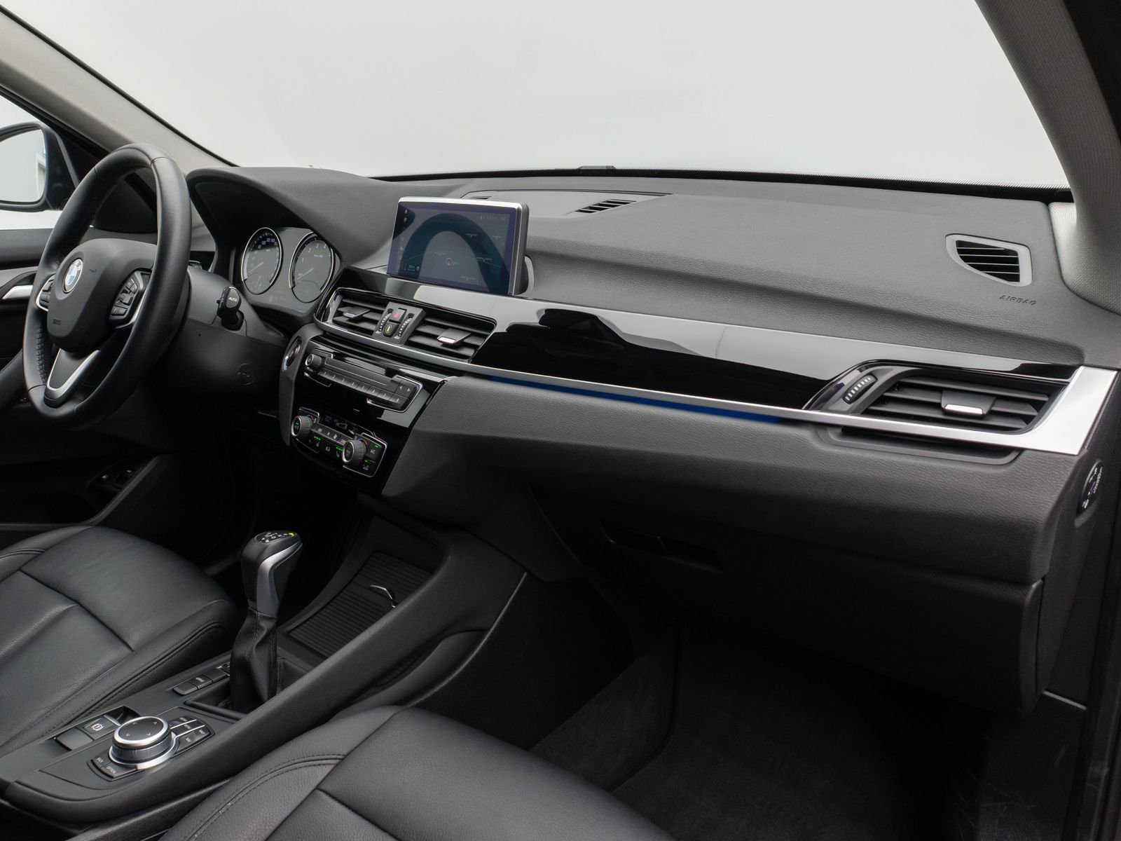 Fahrzeugabbildung BMW X1 xD25e PDC DAB Navi Lordos Geschwindigkeitsreg