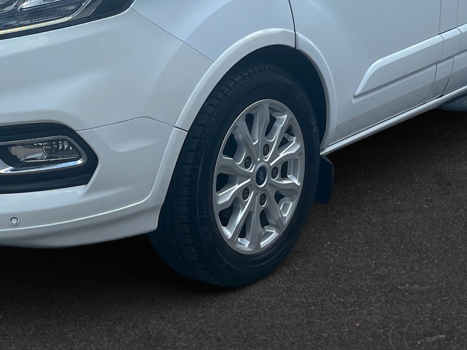 Ford Tourneo Custom 320 L1H1 VA MH Titanium – Bild 7