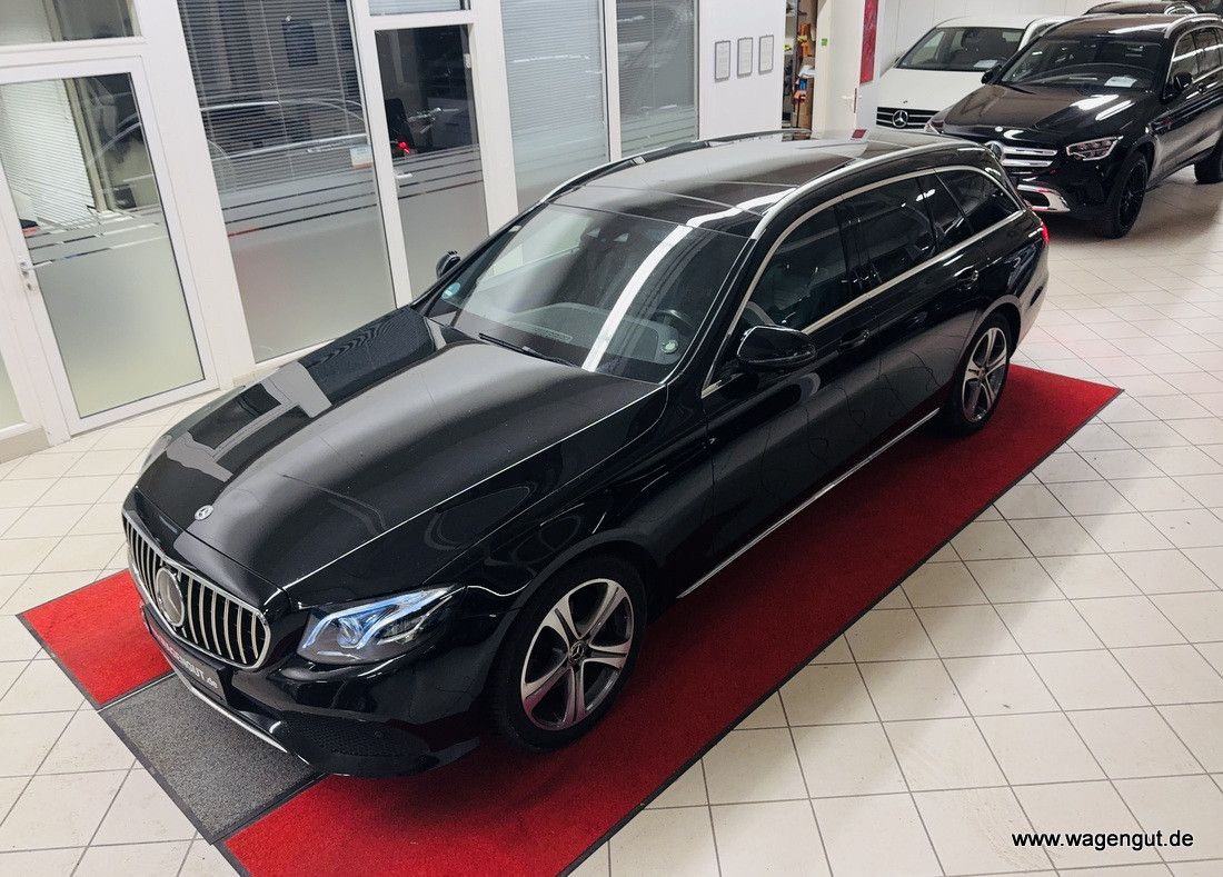 MERCEDES-BENZ E 220d T-Modell*MULTIBEAM*PANO*AHK*COMAND*360°C*