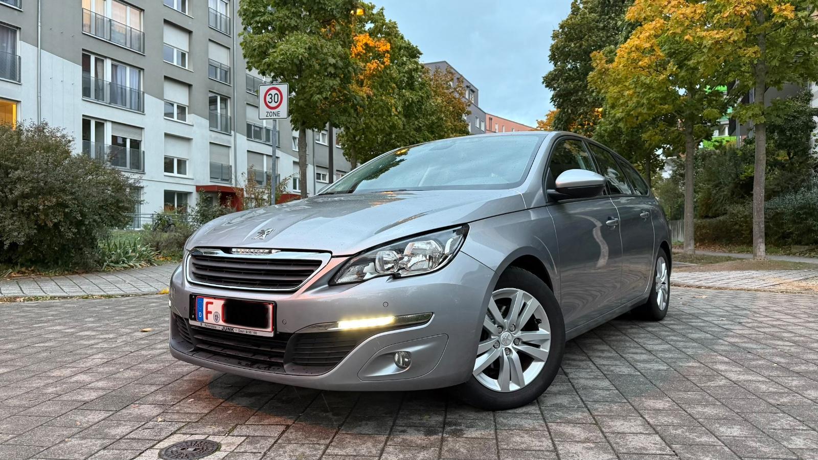 Peugeot 308 2015 — interior