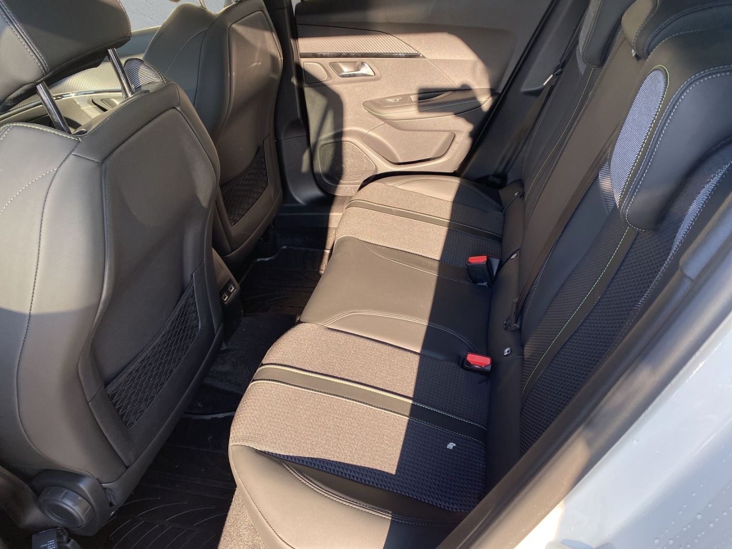 Fahrzeugabbildung Peugeot 2008 e- GT Elektromotor 136