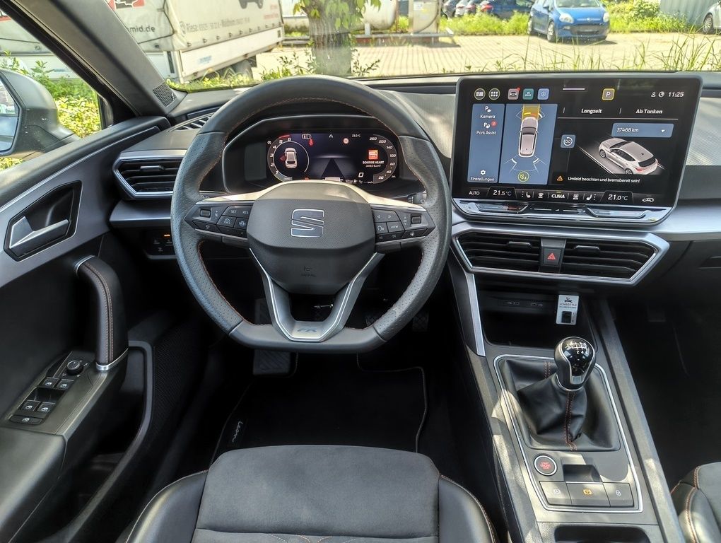 Fahrzeugabbildung SEAT Leon FR 2.0 TDI + Panorama + Fahrschulumbausatz
