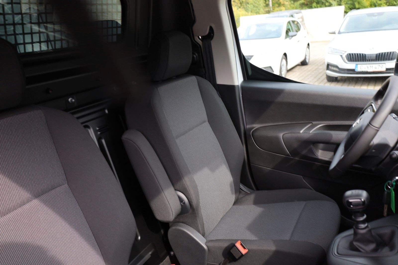 Fahrzeugabbildung Opel Combo Cargo 1,5 D Sitze- +Frontscheibe beheizt