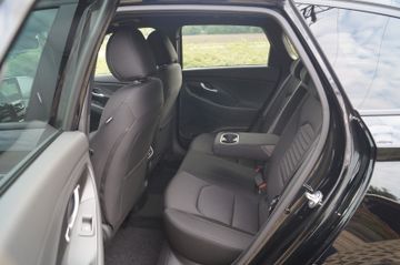 Hyundai i30 Kombi DCT-NAVI-LED-KAMERA-SHZG-ALU17-