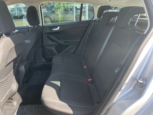 Fahrzeugabbildung Ford Focus C&C SHZ, LED, Navi, AHK, Kamera