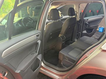 Volkswagen Golf - 11