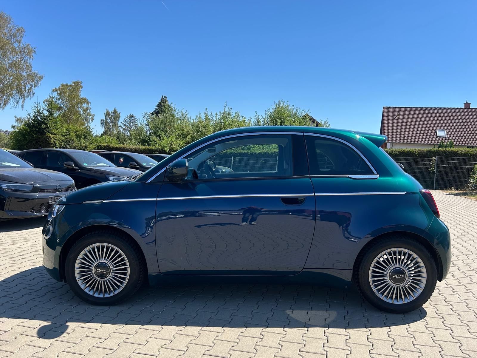 Fahrzeugabbildung Fiat 500e°Style Paket°42 kWh°Alu°Navi°1.Hnd°SOH 97,5%