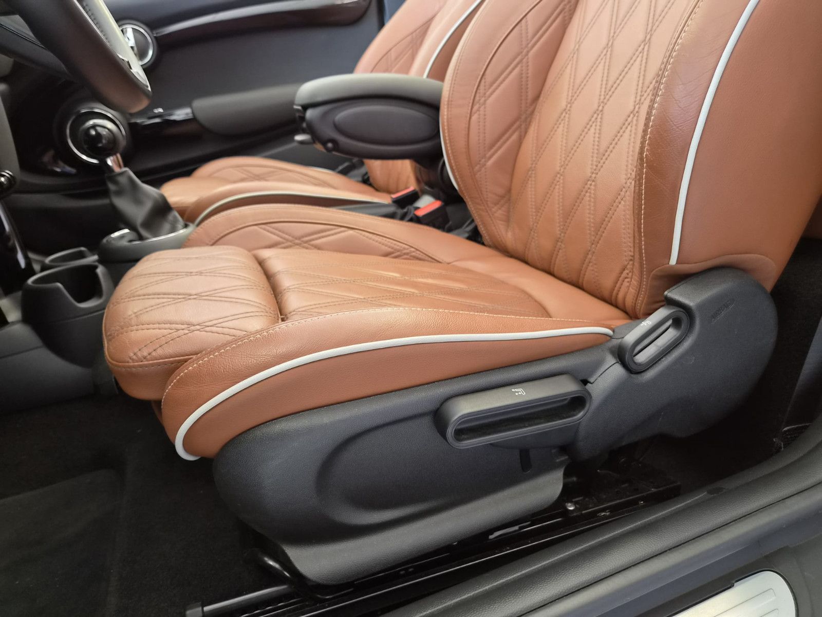 Fahrzeugabbildung MINI Cooper Cabrio,Leder,Navi,Kamera