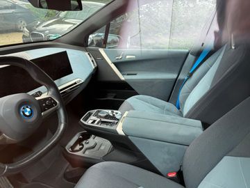 BMW iX xDrive50 Sportpaket HK HiFi DAB Pano.Dach