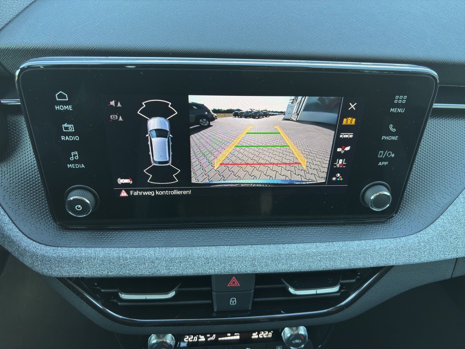 Fahrzeugabbildung SKODA Kamiq Balance 1,0 TSI 85 kW DSG AHK/MATRIX/ACC/