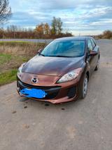 Mazda 3 / 1.6l / 105 PS / wenig km / 8-fach bereift