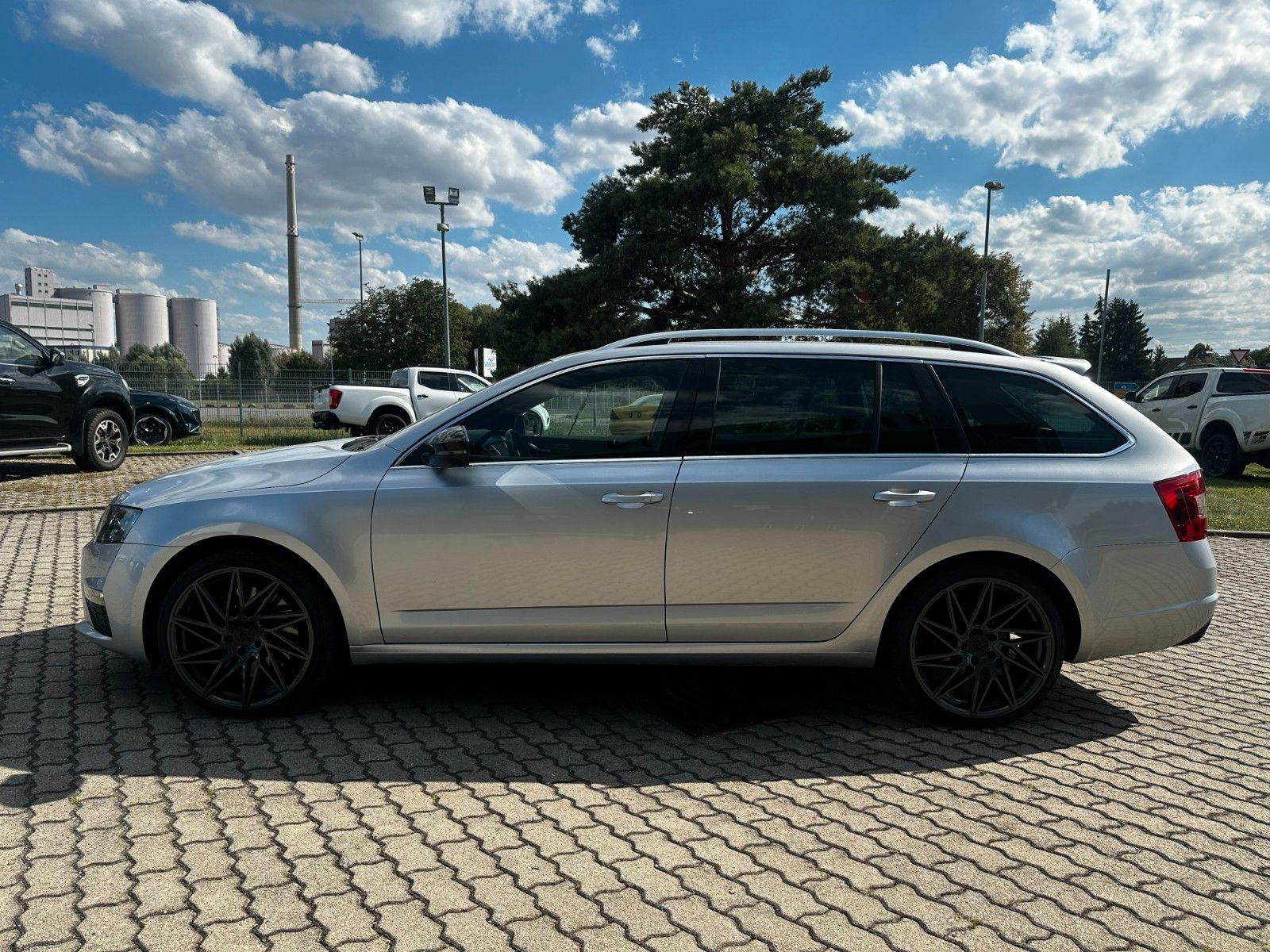 Fahrzeugabbildung SKODA Octavia Combi RS Autom. Leder