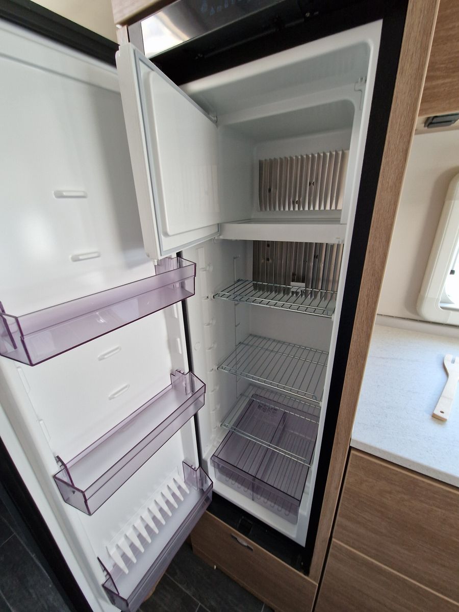 Fahrzeugabbildung Tabbert Senara 550E 2.3 2.000kg, Safety-Pack, Glattbl.