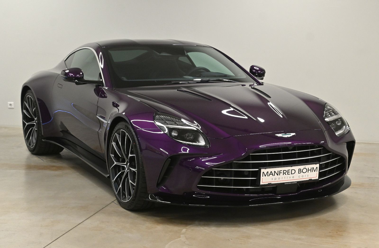 Aston Martin Vantage Coupe imagem 2