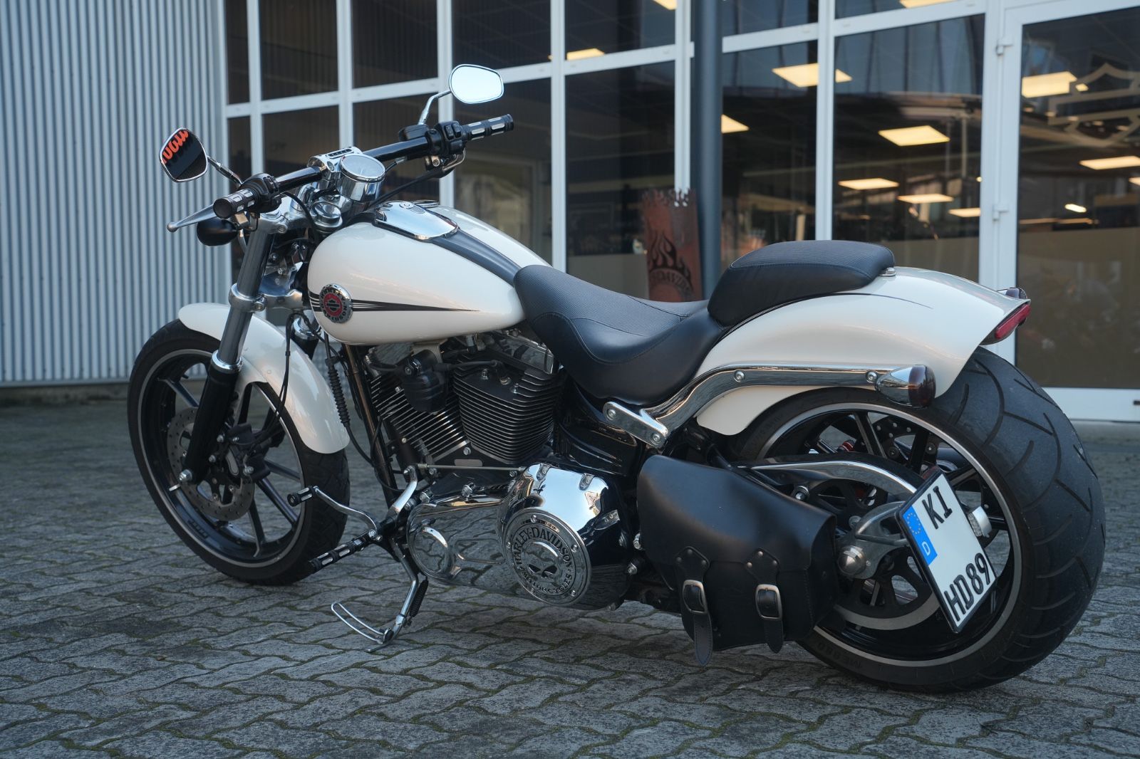 Fahrzeugabbildung Harley-Davidson FXSB Breakout 103 cui - Remus - Screamin' Eagle