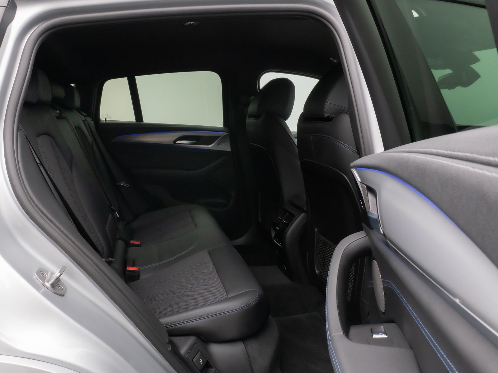 Fahrzeugabbildung BMW X4 M40d Kamera HUD DAB H/K AHK Komfort 21Zoll