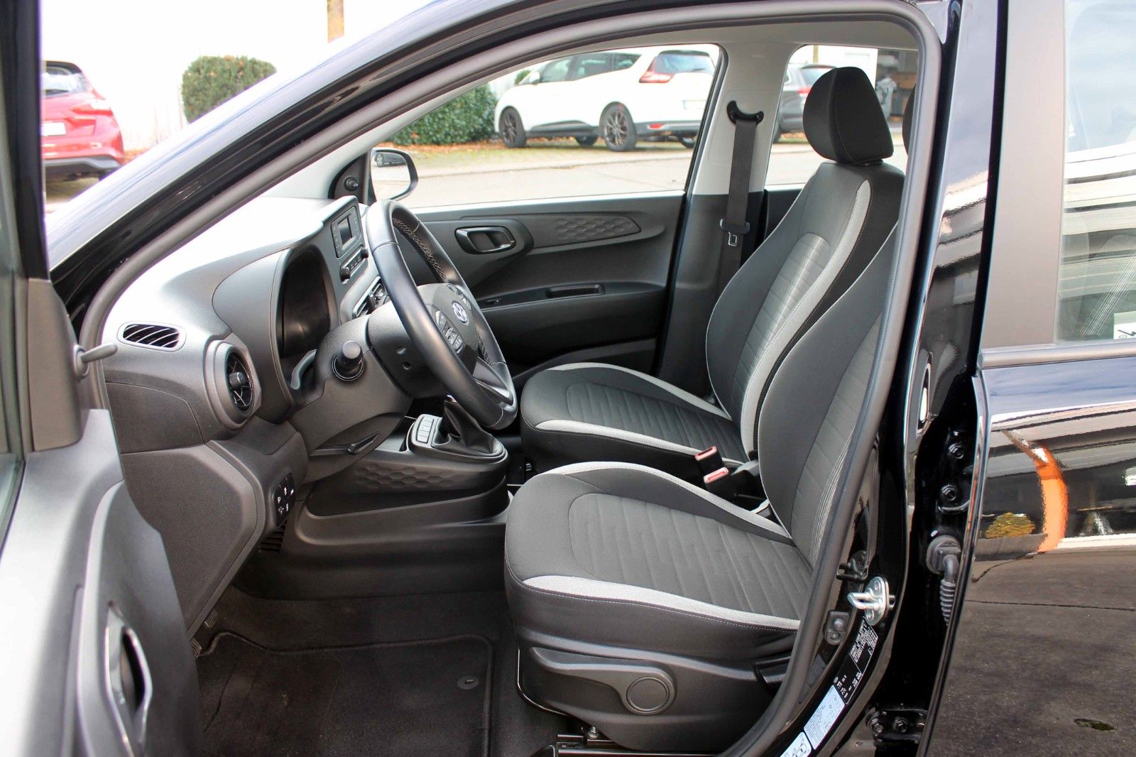 Fahrzeugabbildung Hyundai i10 Select TEMPO ABS eCall BT DAB FLA MFL