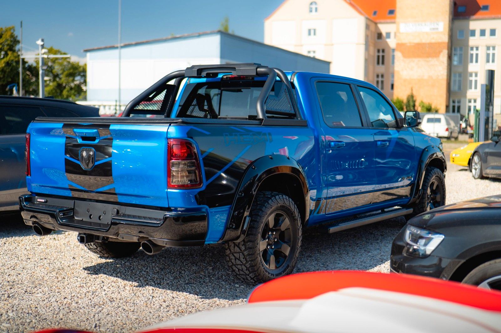 Fahrzeugabbildung Dodge RAM 5.7 V8 HEMI 4x4 OFFROAD Night-Paket *LED*