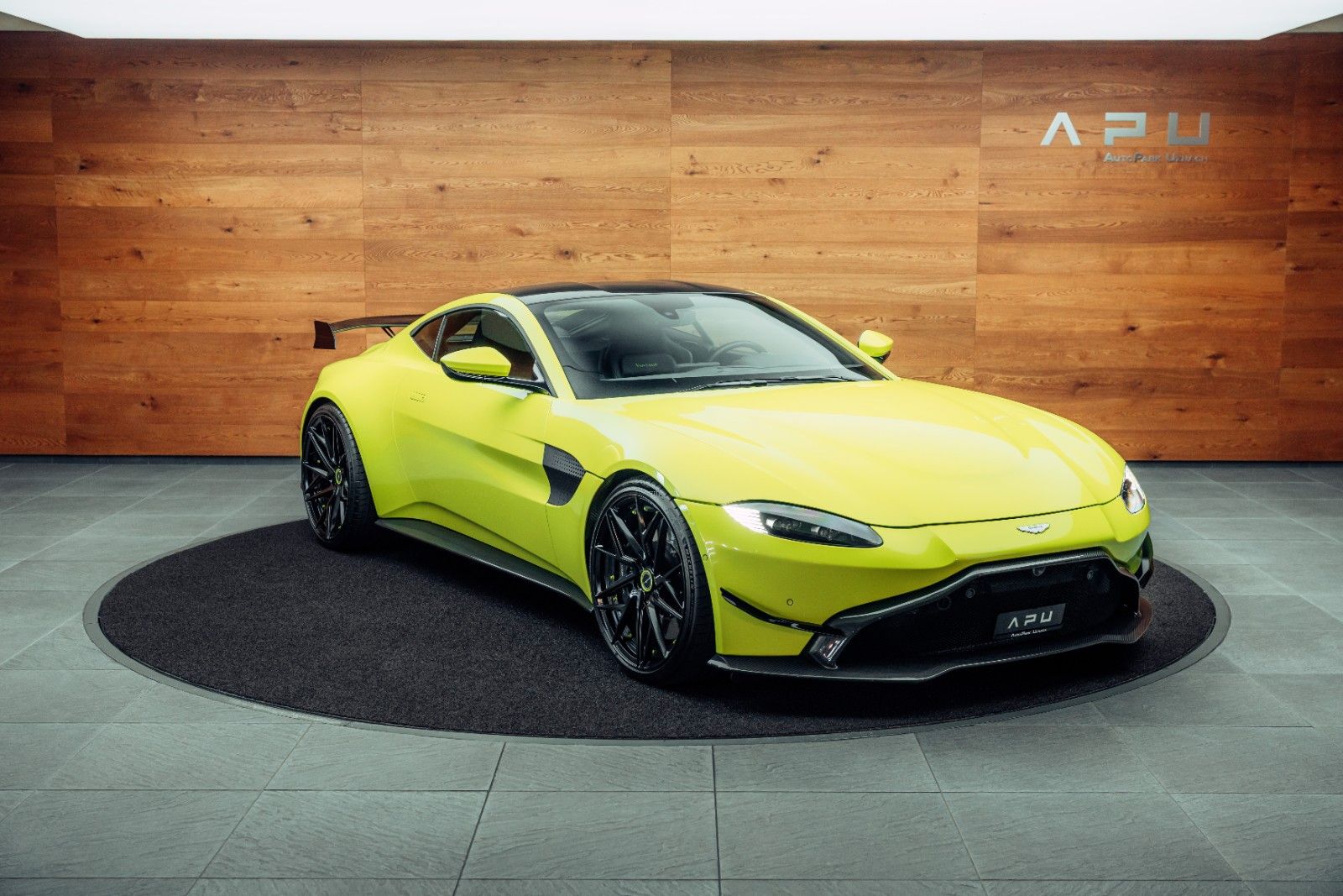 ASTON MARTIN V8 Vantage