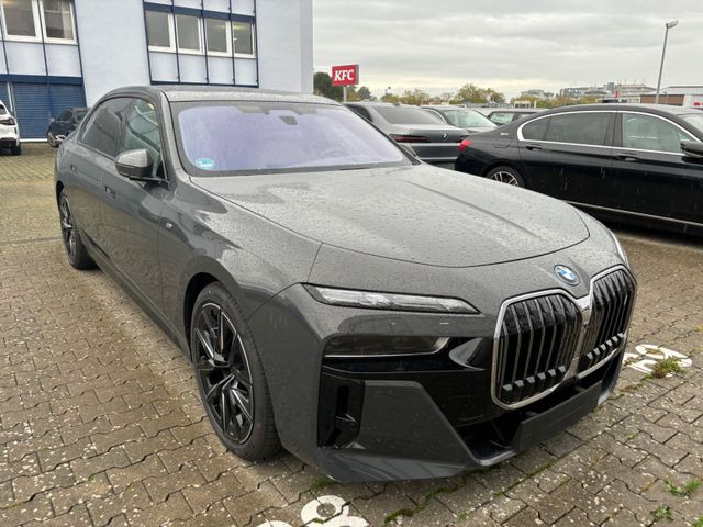 BMW i7 xDrive60 MSport Kino TV Sky Loung 174.000,