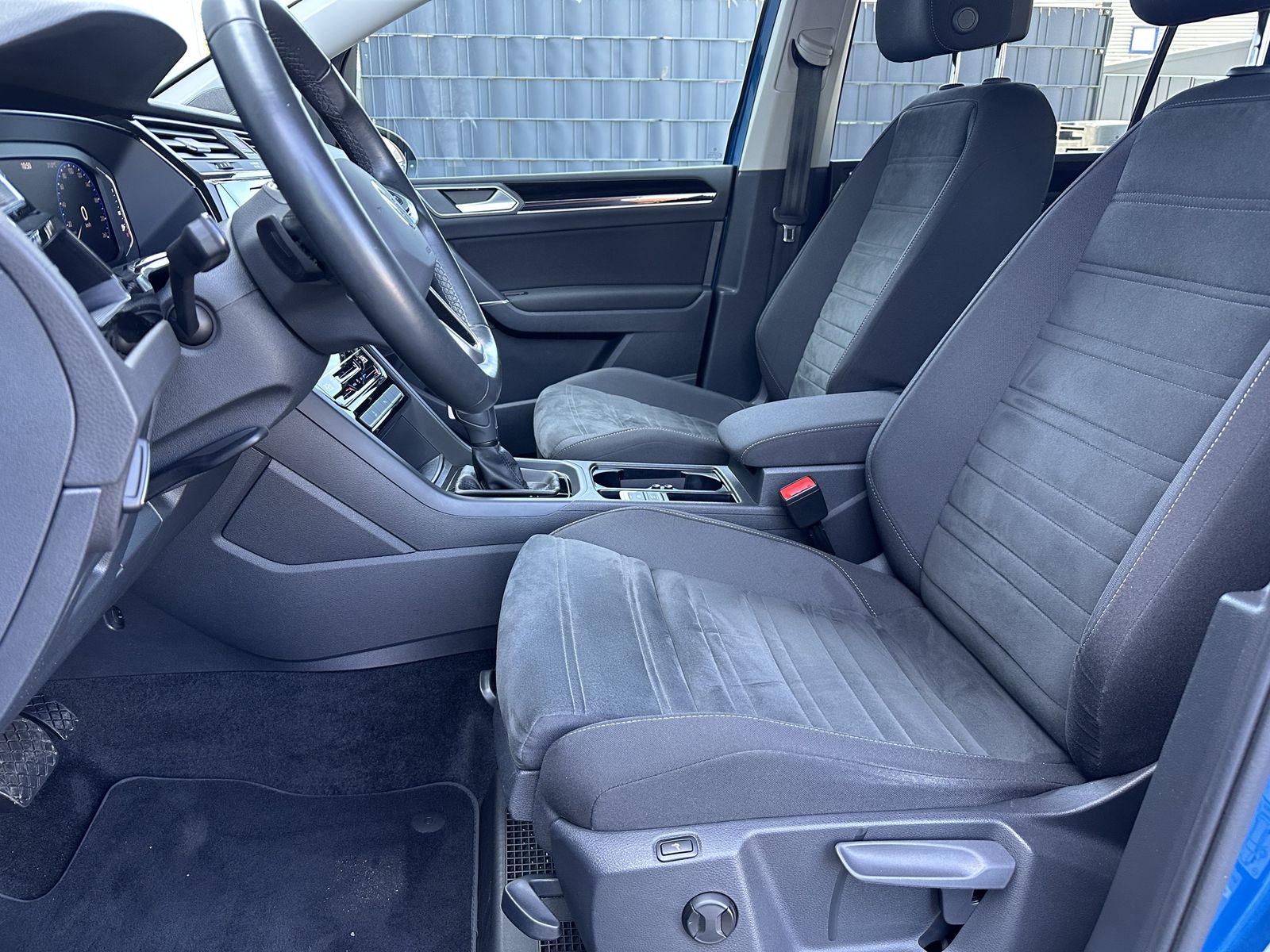 Fahrzeugabbildung Volkswagen Touran 2.0 TDI DSG Highline NAV+LED+ACC+KAMERA