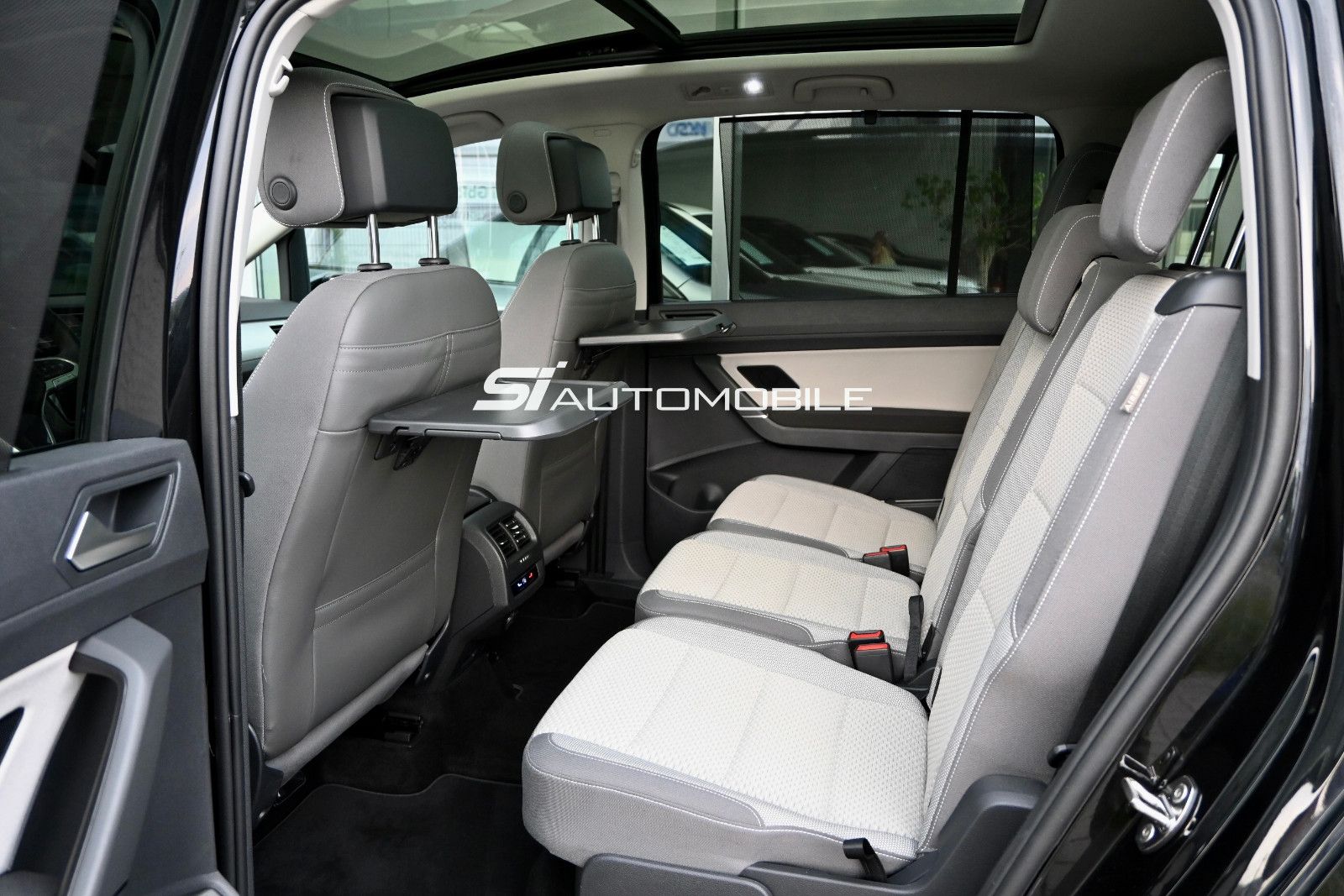 Fahrzeugabbildung Volkswagen Touran 1.5 TSI DSG °ACC°AHK°PANO°STHEIZ°DYNAUDI°