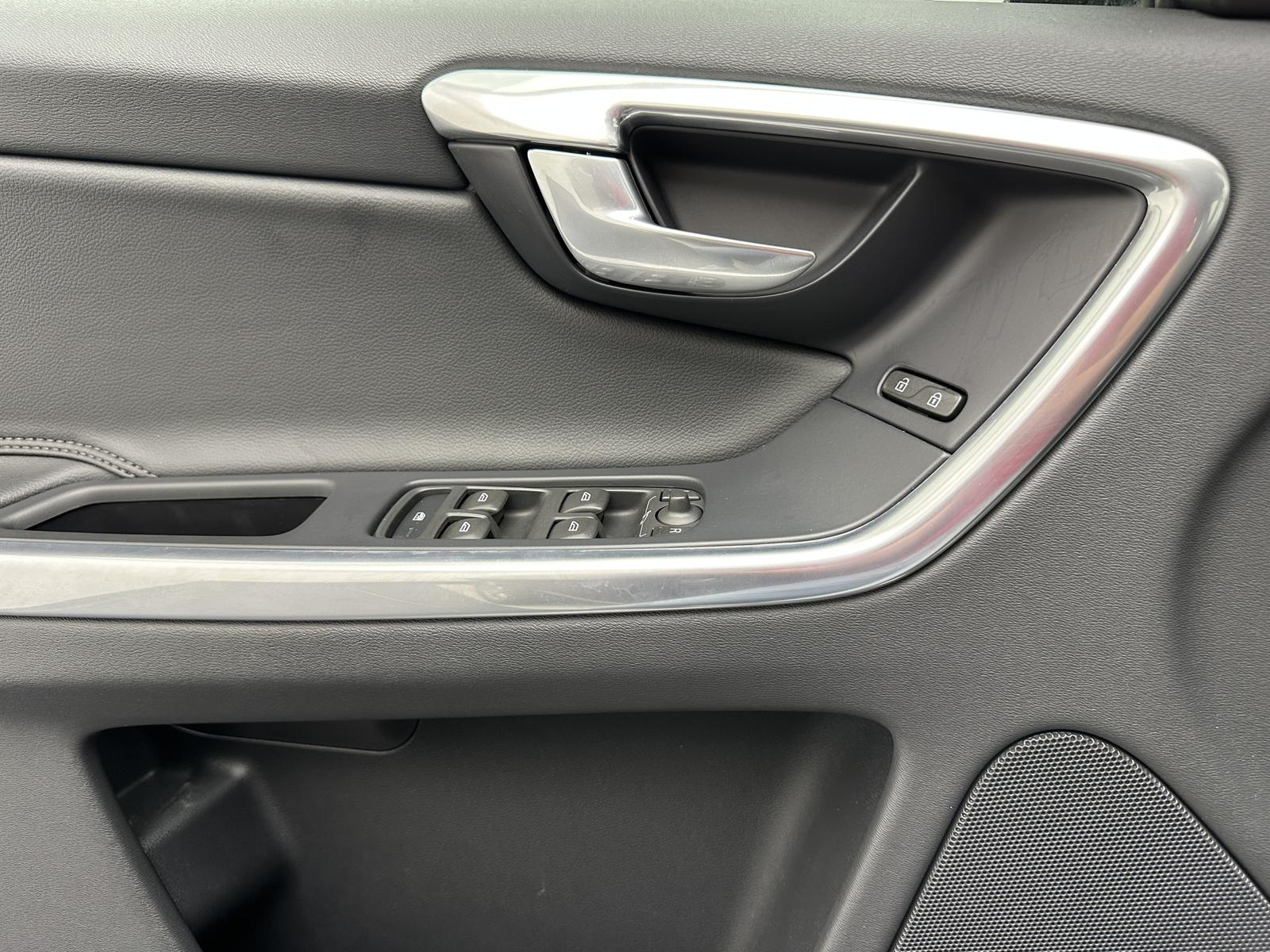 Volvo XC60 Summum 2WD "LEDER-NAVI-PANO-SITZH-PDC-ALU"