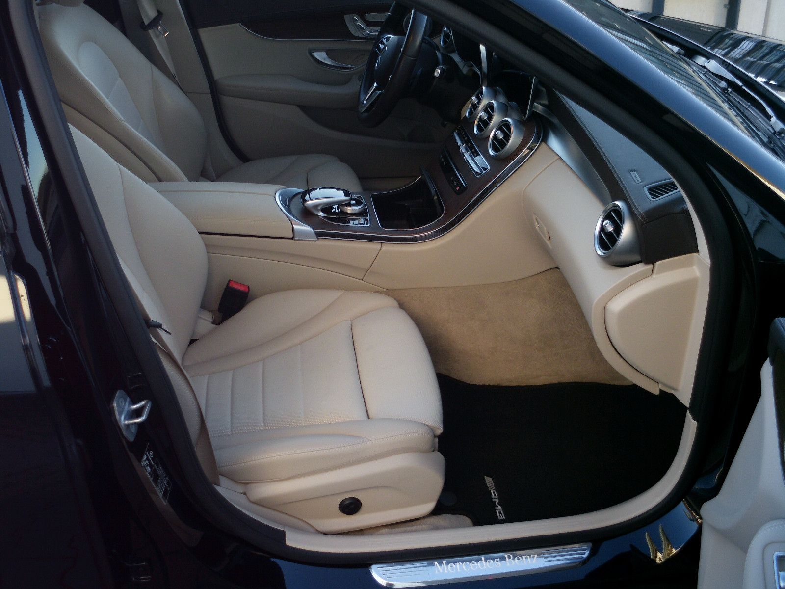 Fahrzeugabbildung Mercedes-Benz C 220 d T AMG Line / Night.P/Burmester/1.Hand