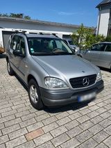 Mercedes-Benz Mercedes Benz - ML 320 - Mercedes-Benz ML 320 mit Benzin-Antrieb