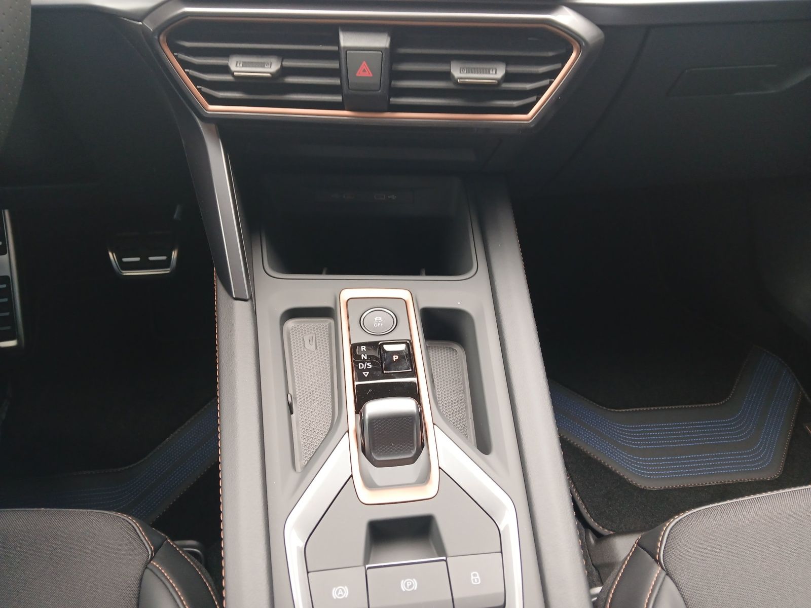Fahrzeugabbildung CUPRA Leon Sportstourer 1.5 eTSI AHK Matrix