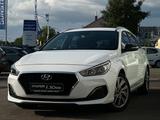Hyundai i30 KOMBI NAVI/SHZ/LHZ/CLIM./PDC VH/CAM./GARANTI - Hyundai i30 Gebrauchtwagen in Ludwigshafen