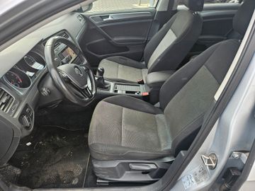 Volkswagen Golf - 6