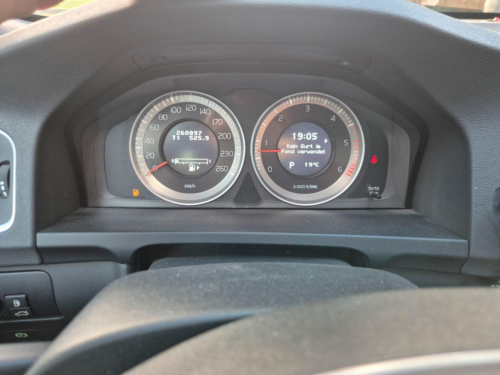 Volvo V60 2012 — engine 160 HP (118kW)