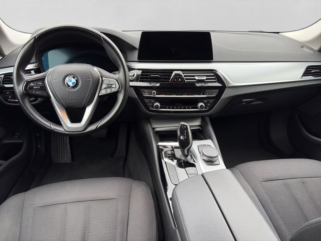 Fahrzeugabbildung BMW 520d Touring Autom.+LED+Kamera+HiFi+CarPlay