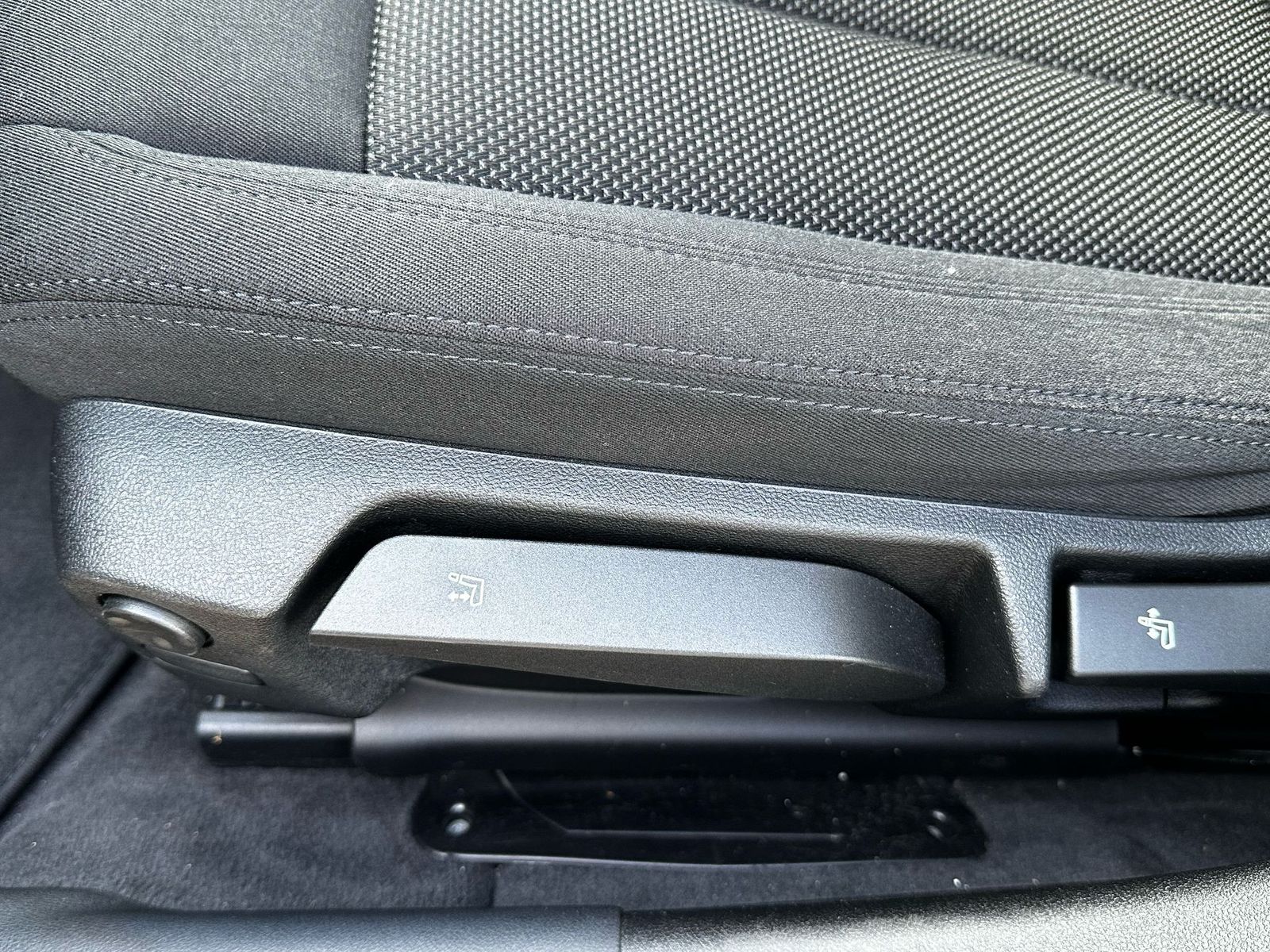 Fahrzeugabbildung BMW 318d Aut Advan Tou VIRTU+PROF+NAVI+SHZ+LED+PDC+M