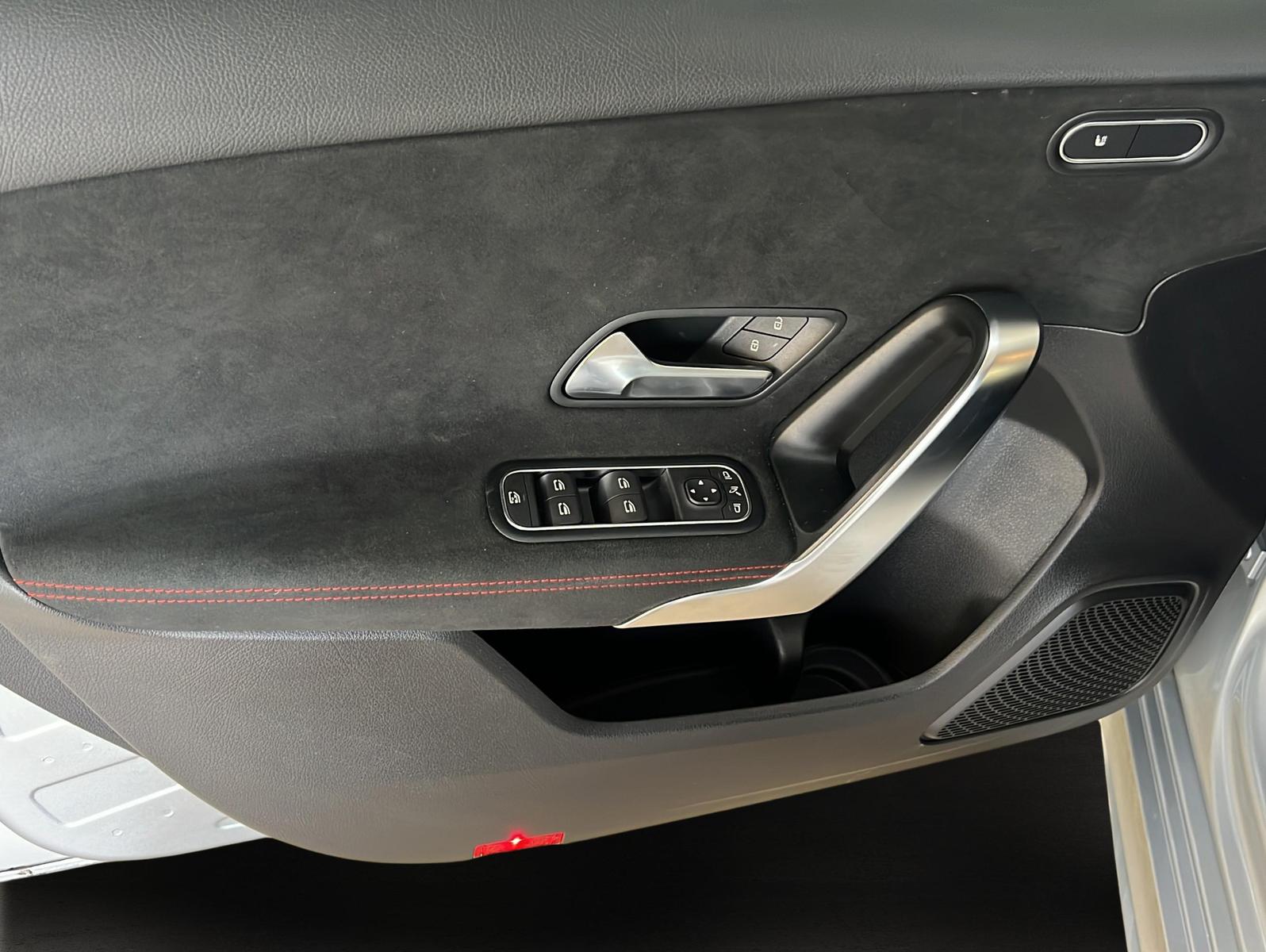 Mercedes-Benz A-Class AMG Line 7G Tronic*Navi*DAB*KeyGo*MBUX*, миниатюра 9