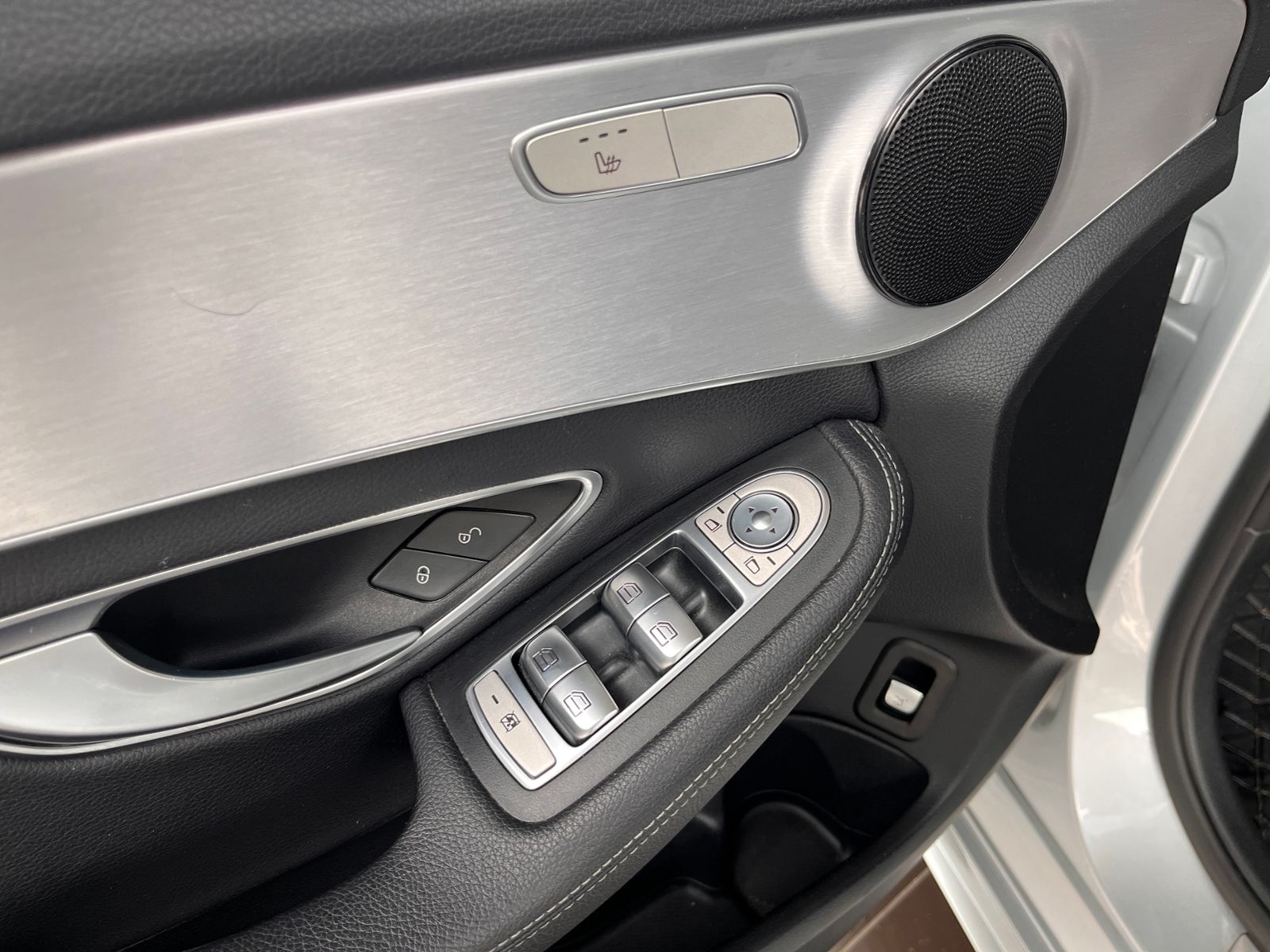 Fahrzeugabbildung Mercedes-Benz C 200 9G-TRONIC AMG Line NAVI LED