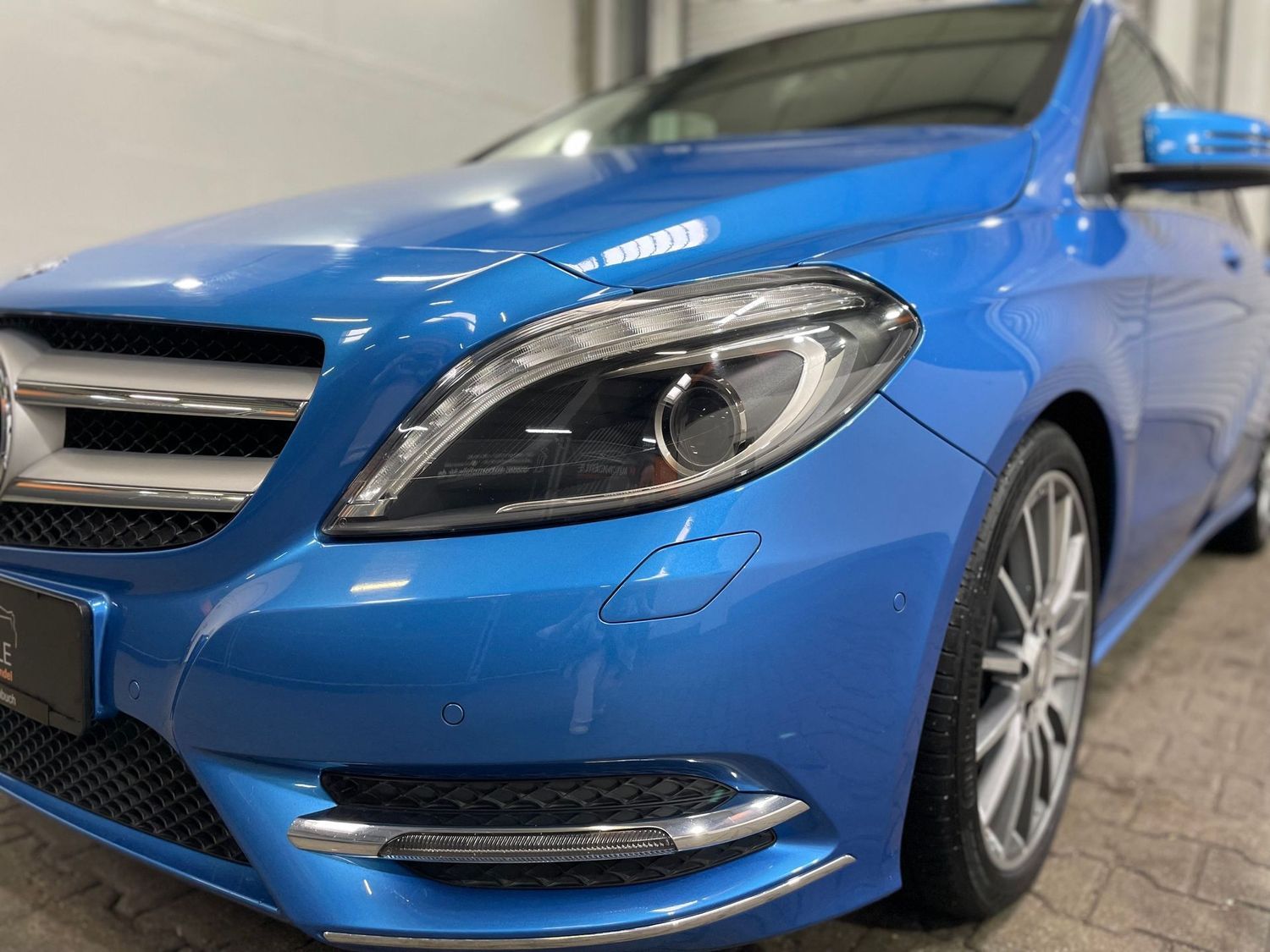 Fahrzeugabbildung Mercedes-Benz B 250 Sport #Bi-Xen#Kamera#Memory#Harman-Kardon