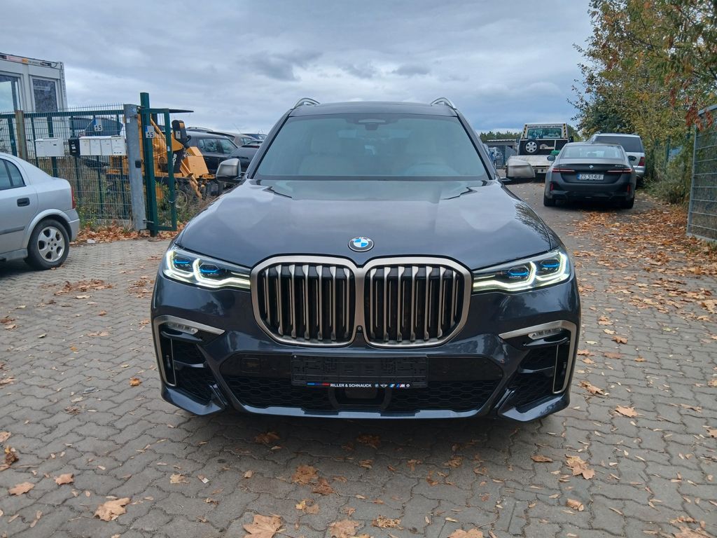 Image of BMW X7 M50
