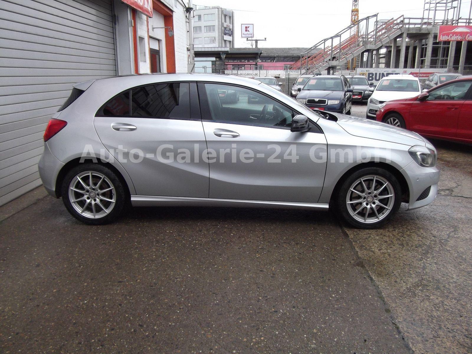 Mercedes-Benz A -Klasse 250 4Matic Autom, Navi, Teilleder