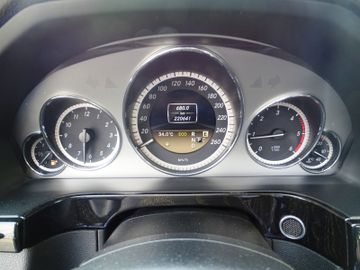 Mercedes-Benz E E 250 CDI BlueEfficiency SD-Tempom.-Bi-Xenon