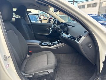 BMW 320d xDrive Touring Head-Up HiFi DAB LED RFK