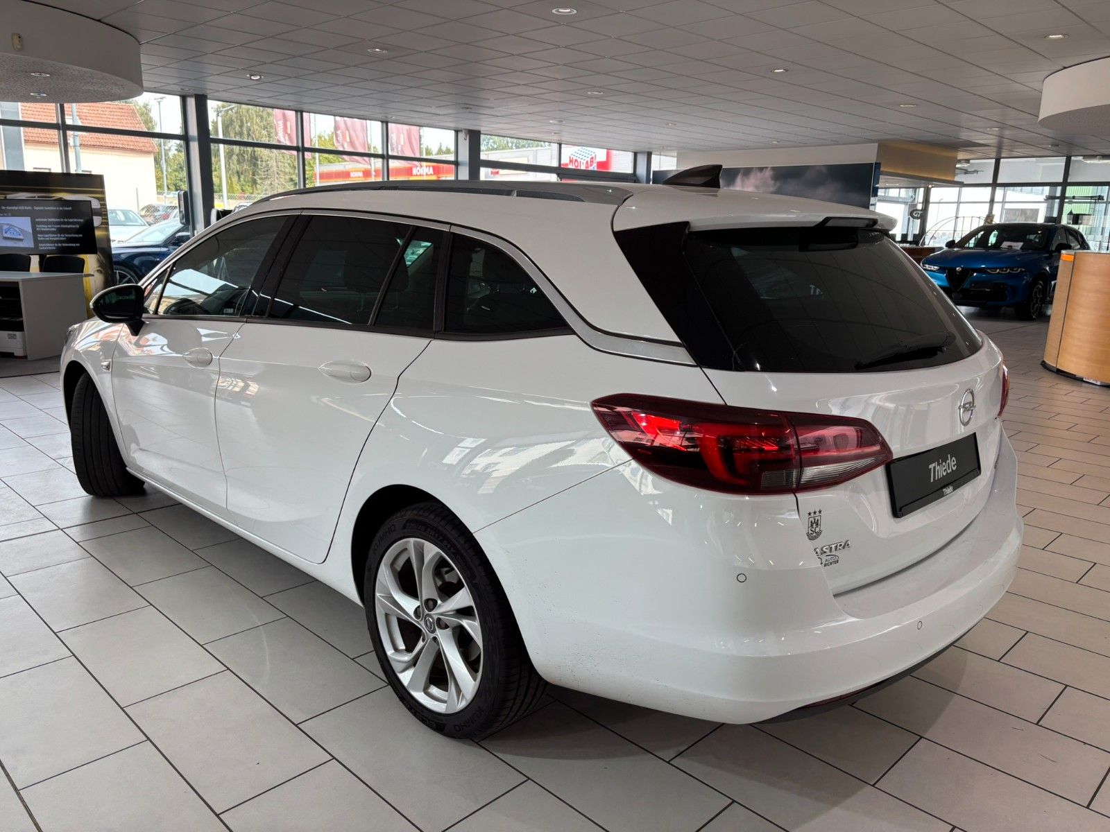 Fahrzeugabbildung Opel Astra ST 1.4T INNOVATION NAVI/KAMERA/SHZ/MATRIX