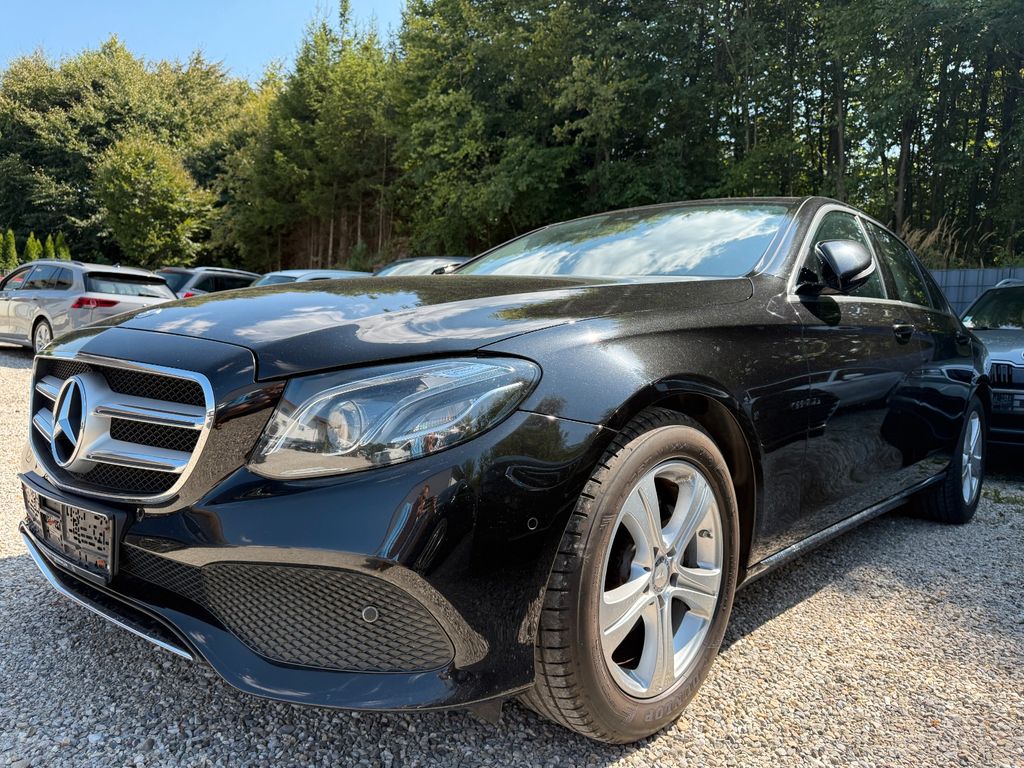 Image of Mercedes-Benz E 200