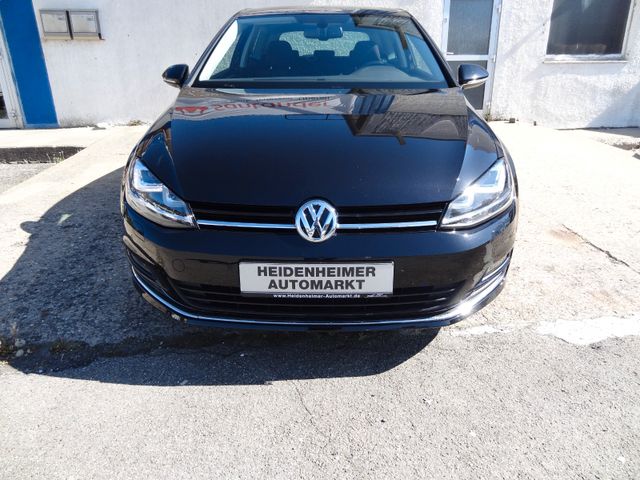 Fahrzeugabbildung Volkswagen Golf VII Lim. Lounge/1.Hd/38TKM/Xenon/PDC/