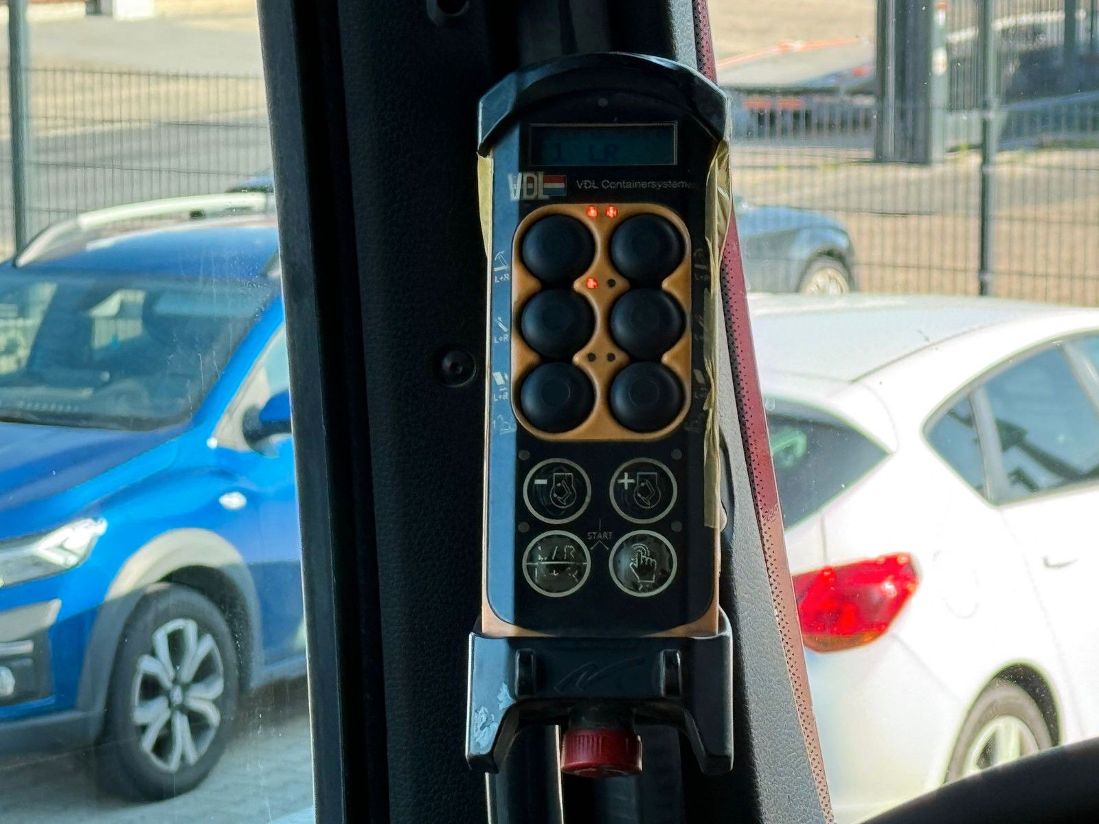Fahrzeugabbildung MAN TGX 26.470 6x2-4 BL VDL P-18 Absetzkipper Funk.
