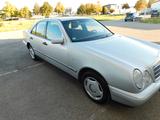 Mercedes-Benz E 230 CLASSIC Klima  Automatik 1Hand 128tkm  - silberne Mercedes-Benz E 230